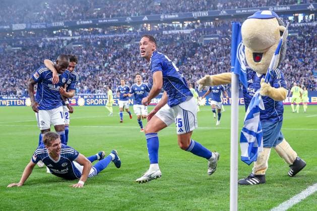 01 08 2025, Soccer, FC Schalke 04 Hertha BSC, 1 Matchday, 2 Soccer Bundesliga, Veltins Arena Gelsenkirchen, Season 2025 2026 Goal celebration after the goal to 2 0 by scorer Nikola Katic Schalke04 25 DFB regulations prohibit any use of photographs as image sequences and or quasi video Nordrhein Westfalen Germany