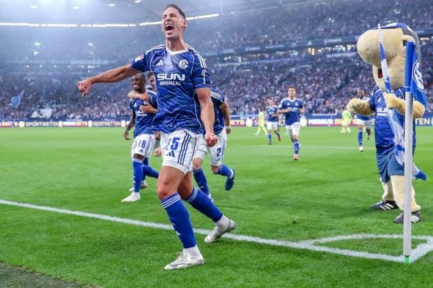 01 08 2025, Soccer, FC Schalke 04 Hertha BSC, 1 Matchday, 2 Soccer Bundesliga, Veltins Arena Gelsenkirchen, Season 2025 2026 Goal celebration after the goal to 2 0 by scorer Nikola Katic Schalke04 25 DFB regulations prohibit any use of photographs as image sequences and or quasi video North Rhine-Westphalia Germany