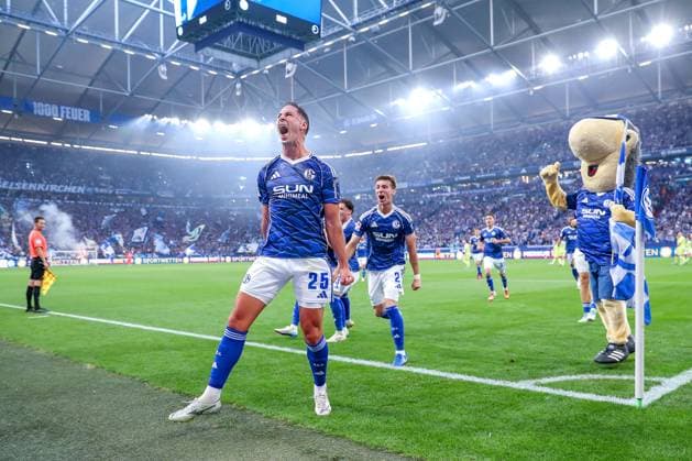 01 08 2025, Soccer, FC Schalke 04 Hertha BSC, 1 Matchday, 2 Soccer Bundesliga, Veltins Arena Gelsenkirchen, Season 2025 2026 Goal celebration after the goal to 2 0 by scorer Nikola Katic Schalke04 25 DFB regulations prohibit any use of photographs as image sequences and or quasi video North Rhine-Westphalia Germany