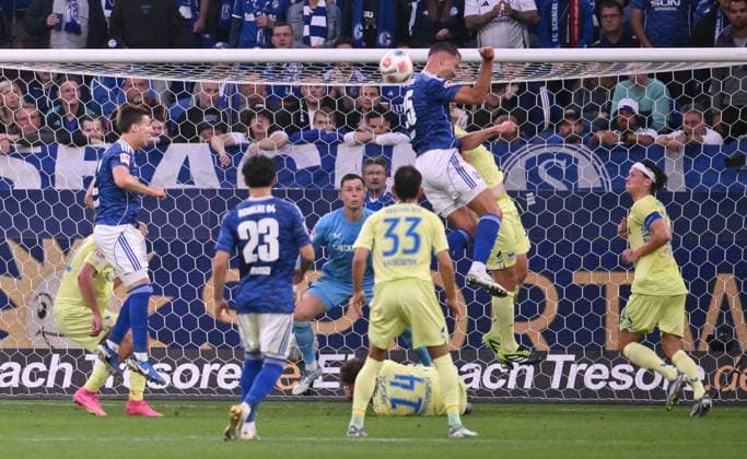 Nikola Katic FC Schalke 04 , re , scores the goal with this header to 2 0 01 08 2025, Soccer 2 Bundesliga, Season 2025 2026, 1 Matchday, FC Schalke 04 Hertha BSC Berlin DFL regulations prohibit any use of photographs as image sequences and or quasi video Gelsenkirchen Veltins Arena Nordrhein Westfalen Germany Team2