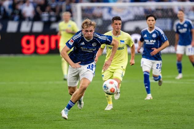 GER, 2 FBL FC Schalke 04 vs Hertha BSC Berlin 01 08 2025, Veltins Arena, Gelsenkirchen, GER, 2 FBL FC Schalke 04 vs Hertha BSC Berlin in picture Peter Remmert FC Schalke 04, 39 single action whole body whole body ball on foot nordphotoxGmbHxx xChristianxSchulze nph000300
