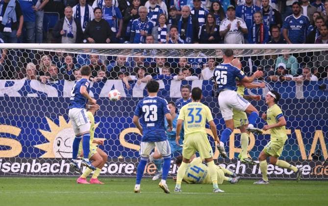 Nikola Katic FC Schalke 04 , re , scores the goal with this header to 2 0 01 08 2025, Soccer 2 Bundesliga, Season 2025 2026, 1 Matchday, FC Schalke 04 Hertha BSC Berlin DFL regulations prohibit any use of photographs as image sequences and or quasi video Gelsenkirchen Veltins Arena Nordrhein Westfalen Germany Team2