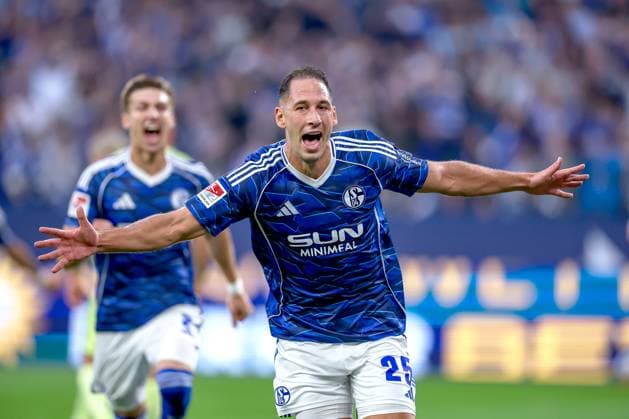 01 08 2025, Soccer, FC Schalke 04 Hertha BSC, 1 Matchday, 2 Soccer Bundesliga, Veltins Arena Gelsenkirchen, Season 2025 2026 Goal celebration after the goal to 2 0 by scorer Nikola Katic Schalke04 25 DFB regulations prohibit any use of photographs as image sequences and or quasi video Nordrhein Westfalen Germany