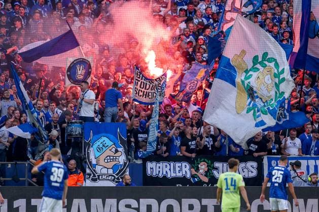 01 08 2025, Football, FC Schalke 04 Hertha BSC, 1 Matchday, 2 Bundesliga, Veltins Arena Gelsenkirchen, Season 2025 2026 Pyrotechnics Fans Bengal Fire Feature DFB regulations prohibit any use of photographs as image sequences and or quasi video Nordrhein Westfalen Germany