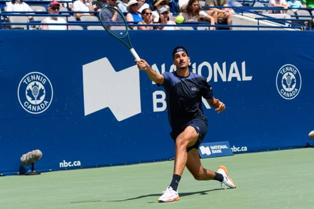 August 1, 2025, Toronto, Ontario, Canada: LORENZO SONEGO of Italy returns a shot against ANDREY RUBLEV during the National Bank Open Presented by Rogers at Sobeys Stadium. Toronto Canada - ZUMAr228 20250801_znp_r228_018 Copyright: xVasiliyxRyabykhx