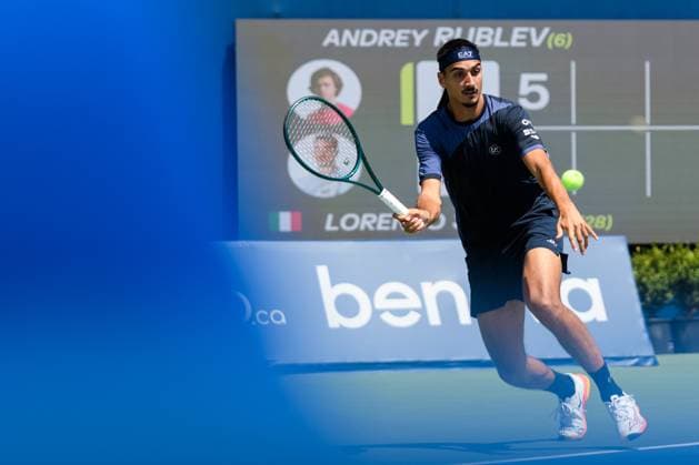 August 1, 2025, Toronto, Ontario, Canada: LORENZO SONEGO of Italy returns a shot against ANDREY RUBLEV during the National Bank Open Presented by Rogers at Sobeys Stadium. Toronto Canada - ZUMAr228 20250801_znp_r228_020 Copyright: xVasiliyxRyabykhx