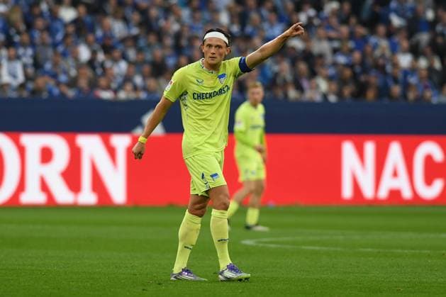 Fabian Reese Hertha BSC Berlin gestures, gestures during the 2 Bundesliga match between FC Schalke 04 and Hertha BSC, Veltins Arena on August 01, 2025 in Gelsenkirchen, Germany Photo by Ralf Treese DeFodi Images Fabian Reese Hertha BSC Berlin gestures during the 2 Bundesliga match between FC Schalke 04 and Hertha BSC at Veltins Arena on August 1, 2025 in Gelsenkirchen, Germany Photo by Ralf Treese DeFodi Images DFB DFL REGULATIONS PROHIBIT ANY USE OF PHOTOGRAPHS AS IMAGE SEQUENCES AND OR QUASI VIDEO Photo by Ralf Treese DeFodi Images