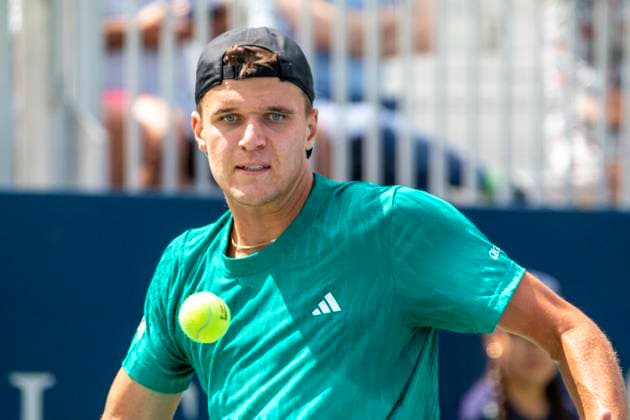 Czech Jakub Mensik in action against Spaniard Alejandro Davidovich during a match at the ATP, Tennis Herren 1000 tournament in Toronto, Canada, 01 August 2025. Davidovich defeats Czech Mensik and reaches the round of 16 at the ATP 1000 in Toronto !ACHTUNG: NUR REDAKTIONELLE NUTZUNG!  Copyright: xJulioxCesarxRivasx USA4211 20250801-55017562919_1