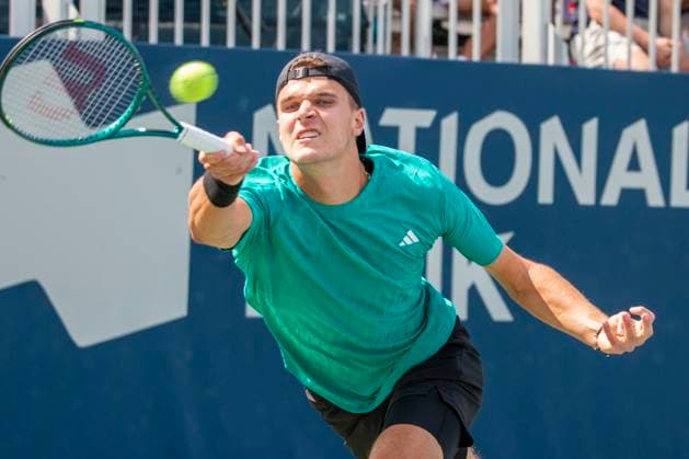 Czech Jakub Mensik in action against Spaniard Alejandro Davidovich during a match at the ATP, Tennis Herren 1000 tournament in Toronto, Canada, 01 August 2025. Davidovich defeats Czech Mensik and reaches the round of 16 at the ATP 1000 in Toronto !ACHTUNG: NUR REDAKTIONELLE NUTZUNG!  Copyright: xJulioxCesarxRivasx USA4205 20250801-55017562923_1