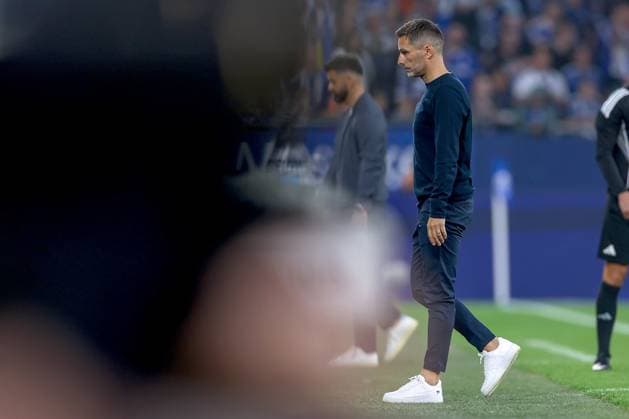 01 08 2025, Football, FC Schalke 04 Hertha BSC, 1 Matchday, 2 Soccer Bundesliga, Veltins Arena Gelsenkirchen, Season 2025 2026 Head coach Stefan Leitl Hertha BSC disappointed when leaving the pitch DFB regulations prohibit any use of photographs as image sequences and or quasi video North Rhine-Westphalia Germany