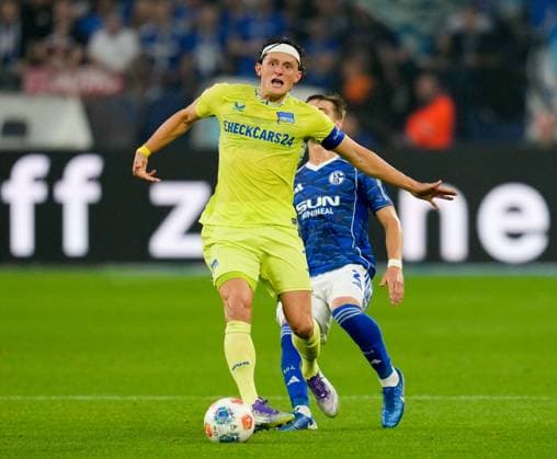 Fabian Reese Hertha BSC, 11 and Felipe Sanchez FC Schalke 04, 2 GER, FC Schalke 04 vs Hertha BSC, Football, 2 Bundesliga, 1 Matchday, Season 2025 2026, 01 08 2025 DFL REGULATIONS PROHIBIT ANY USE OF PHOTOGRAPHS AS IMAGE SEQUENCES AND OR QUASI VIDEO GER, FC Schalke 04 vs Hertha BSC, Football, 2 Bundesliga, 1 Matchday, Season 2025 2026, 01 08 2025 Gelsenkirchen Copyright: xEibner-Pressefoto ScottxColemanx EP_SCN