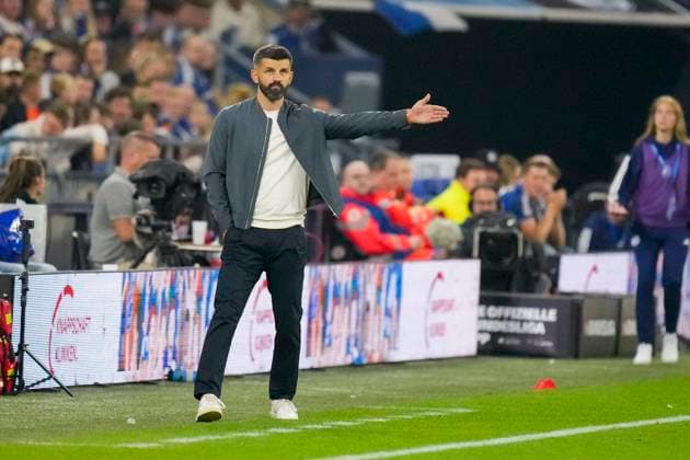 Coach Miron Muslic FC Schalke 04 gestures during the 2 Bundesliga match between FC Schalke 04 and Hertha BSC, Veltins Arena on August 01, 2025 in Gelsenkirchen, Germany Photo by Alex Gottschalk DeFodi Images Trainer Miron Muslic FC Schalke 04 gestures during the 2 Bundesliga match between FC Schalke 04 and Hertha BSC at Veltins Arena on August 1, 2025 in Gelsenkirchen, Germany Photo by Alex Gottschalk DeFodi Images DFB DFL REGULATIONS PROHIBIT ANY USE OF PHOTOGRAPHS AS IMAGE SEQUENCES AND OR QUASI VIDEO Photo by Alex Gottschalk DeFodi Images DFB DFL REGULATIONS PROHIBIT ANY USE OF PHOTOGRAPHS AS IMAGE SEQUENCES AND OR QUASI VIDEO