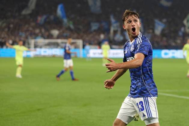 Vitalie Becker FC Schalke 04 gestures, gestures during the 2 Bundesliga match between FC Schalke 04 and Hertha BSC, Veltins Arena on August 01, 2025 in Gelsenkirchen, Germany Photo by Oliver Kaelke DeFodi Images Vitalie Becker FC Schalke 04 gestures during the 2 Bundesliga match between FC Schalke 04 and Hertha BSC at Veltins Arena on August 1, 2025 in Gelsenkirchen, Germany Photo by Oliver Kaelke DeFodi Images DFB DFL REGULATIONS PROHIBIT ANY USE OF PHOTOGRAPHS AS IMAGE SEQUENCES AND OR QUASI VIDEO Photo by Oliver Kaelke DeFodi Images