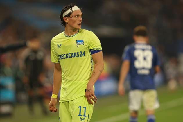 Fabian Reese Hertha BSC Berlin looks on during the 2 Bundesliga match between FC Schalke 04 and Hertha BSC, Veltins Arena on August 01, 2025 in Gelsenkirchen, Germany Photo by Oliver Kaelke DeFodi Images Fabian Reese Hertha BSC Berlin looks on during the 2 Bundesliga match between FC Schalke 04 and Hertha BSC at Veltins Arena on August 1, 2025 in Gelsenkirchen, Germany Photo by Oliver Kaelke DeFodi Images DFB DFL REGULATIONS PROHIBIT ANY USE OF PHOTOGRAPHS AS IMAGE SEQUENCES AND OR QUASI VIDEO Photo by Oliver Kaelke DeFodi Images