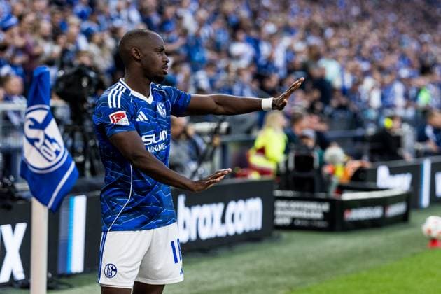 2 Soccer Bundesliga FC Schalke 04 Hertha BSC Berlin 01 08 2025 Christopher Antwi Adjei FC Schalke 04, 18 gestures 2 Soccer Bundesliga FC Schalke 04 Hertha BSC Berlin Gelsenkirchen, VELTINS Arena on 01 08 2025 DFL REGULATIONS PROHIBIT ANY USE OF PHOTOGRAPHS AS IMAGE SEQUENCES AND OR QUASI VIDEO Copyright: xBEAUTIFULxSPORTS Wunderlx