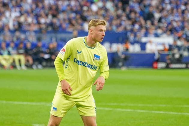 Germany Soccer 2 Bundesliga 2025 26, 11 Matchday FC Schalke 04 vs Hertha BSC VELTINS Arena Gelsenkirchen Julian Eitschberger Hertha BSC, 2 Copyright: xJOERANxSTEINSIEKx