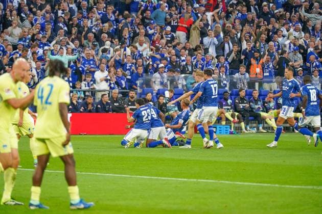 Germany Soccer 2 Bundesliga 2025 26, 11 Matchday FC Schalke 04 vs Hertha BSC VELTINS Arena Gelsenkirchen Goal and goal celebration to 2 0 by Nikola KatiÄ‡ Nikola Katic Schalke 04, 25 Joy, emotions, jubilation Copyright: xJOERANxSTEINSIEKx