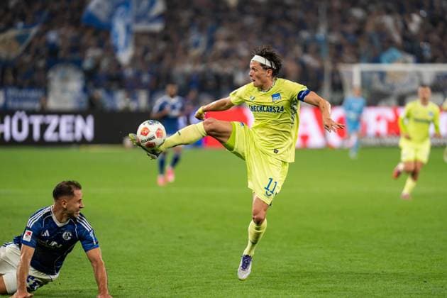 GER, 2 FBL FC Schalke 04 vs Hertha BSC Berlin 01 08 2025, Veltins Arena, Gelsenkirchen, GER, 2 FBL FC Schalke 04 vs Hertha BSC Berlin in picture Fabian Reese Hertha BSC Berlin, 11 single action whole body whole body ball on foot nordphotoxGmbHxx xChristianxSchulze nph000300