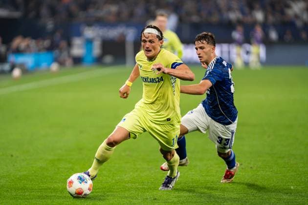 GER, 2 FBL FC Schalke 04 vs Hertha BSC Berlin 01 08 2025, Veltins Arena, Gelsenkirchen, GER, 2 FBL FC Schalke 04 vs Hertha BSC Berlin in the picture duel between Fabian Reese Hertha BSC Berlin, 11 and Felipe Sanchez Sanchez FC Schalke 04, 2 nordphotoxGmbHxx xChristianxSchulze nph000300