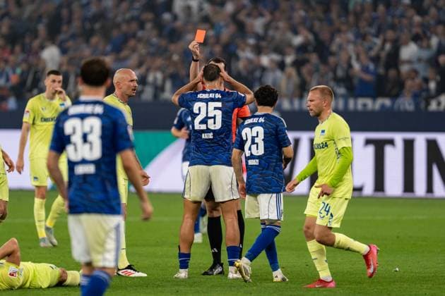 GER, 2 FBL FC Schalke 04 vs Hertha BSC Berlin 01 08 2025, Veltins Arena, Gelsenkirchen, GER, 2 FBL FC Schalke 04 vs Hertha BSC Berlin in picture Yellow Red card for Nikola KatiÄ‡ Katic FC Schalke 04, 25 nordphotoxGmbHxx xChristianxSchulze nph000300