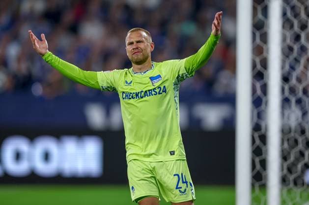 01 08 2025, Soccer, FC Schalke 04 Hertha BSC, 1 Matchday, 2 Soccer Bundesliga, Veltins Arena Gelsenkirchen, Season 2025 2026 Jon Dagur Thorsteinsson Hertha BSC 24 gesticulating DFB regulations prohibit any use of photographs as image sequences and or quasi video North Rhine-Westphalia Germany