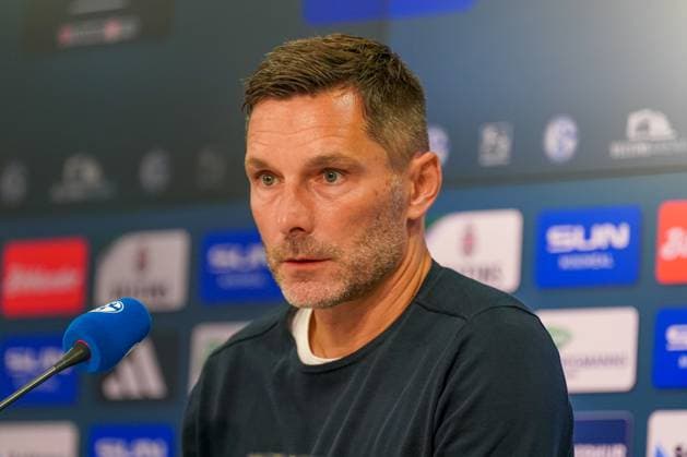 Germany Soccer 2 Bundesliga 2025 26, 1 Matchday FC Schalke 04 vs Hertha BSC VELTINS Arena Gelsenkirchen Stefan Leitl Coach, Hertha BSC Press conference Copyright: xJOERANxSTEINSIEKx