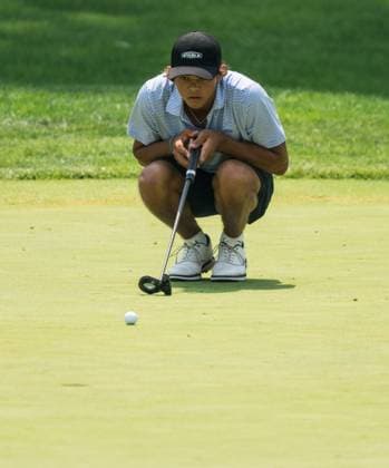 August 1, 2025, West Lafayette, Indiana, USA: CHARLIE WOODS looks at his putting line on the final day of the PGA, Golf Herren Junior Championships on August 1, 2025, at the Birck Boilermaker Golf Complex in West Lafayette, Ind. West Lafayette USA - ZUMAw145 20250801_zsp_w145_018 Copyright: xDavidxWegielx