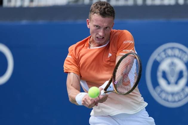 ATP, Tennis Herren Masters 1000 National Bank Open Toronto Presented by Rogers 2025 - Day 7 Jiri Lehecka of Czechia plays a backhand against Arthur Fils of France during the Men s Singles third round match on day 7 of the ATP Masters 1000 National Bank Open at Sobeys Stadium. on August 1, 2025 in Toronto, Canada. (Photo by Leonardo Ramirez Eyepix Group) Copyright: xLeonardoxRamirezx xEyepixxGroupx LR-01082025-04710