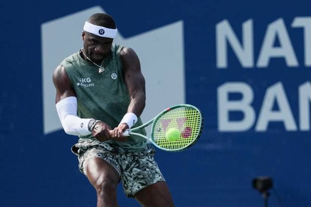 August 1, 2025, Toronto, Ontario, Canada: Frances Tiafoe of the United States plays a backhand against Aleksandar Vukic of Australia during the Men s Singles third round match on day 7 of the ATP, Tennis Herren Masters 1000 National Bank Open at Sobeys Stadium. on August 1, 2025 in Toronto, Canada. Toronto Canada - ZUMAe321 20250801_zsa_e321_030 Copyright: xLeonardoxRamirezx