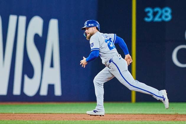 August 1, 2025, Toronto, On, Canada: Kansas City Royals outfielder Kyle Isbel (28) races to third base as Kansas City Royals first base Vinnie Pasquantino (9) walks against the Toronto Blue Jays during ninth inning MLB, Baseball Herren, USA baseball action in Toronto, Friday, Aug. 1, 2025. Canada News - August 1, 2025 - ZUMAc35_ 20250801_zaf_c35_227 Copyright: xSammyxKoganx