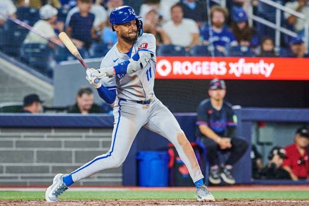August 1, 2025, Toronto, On, Canada: Kansas City Royals third base Maikel Garcia (11) hits a single against the Toronto Blue Jays during ninth inning MLB, Baseball Herren, USA baseball action in Toronto, Friday, Aug. 1, 2025. Canada News - August 1, 2025 - ZUMAc35_ 20250801_zaf_c35_228 Copyright: xSammyxKoganx