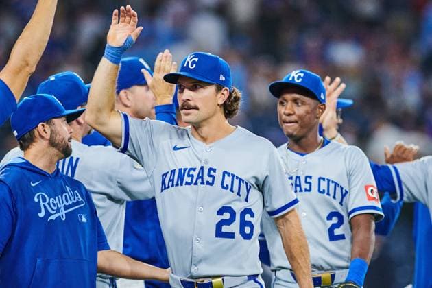 August 1, 2025, Toronto, On, Canada: Kansas City Royals outfielder Adam Frazier (26) celebrates with his team after they beat the Toronto Blue Jays in MLB, Baseball Herren, USA baseball action in Toronto, Friday, Aug. 1, 2025. Canada News - August 1, 2025 - ZUMAc35_ 20250801_zaf_c35_232 Copyright: xSammyxKoganx