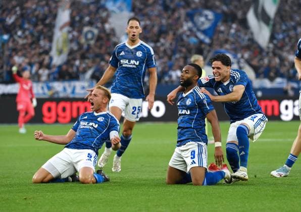 Cheers 1 0 Timo Becker FC Schalke 04 , Nikola Katic FC Schalke 04 , Moussa Sylla FC Schalke 04 , Soufiane El Faouzi Schalke 04 , v li 01 08 2025, Football 2 Bundesliga, Season 2025 2026, 1 Matchday, FC Schalke 04 Hertha BSC Berlin 2 1 DFL regulations prohibit any use of photographs as image sequences and or quasi video Gelsenkirchen Veltins Arena Nordrhein Westfalen Germany Team2