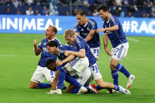 Soccer, 2 Bundesliga FC Schalke 04 Herta BSC Berlin, Matchday 1, Veltins Arena, DFB DFL REGULATIONS PROHIBIT ANY USE OF PHOTOGRAPHS AS IMAGE SEQUENCES AND OR QUASI VIDEO Copyright: JoachimxBywaletz xJB-Sportfoto