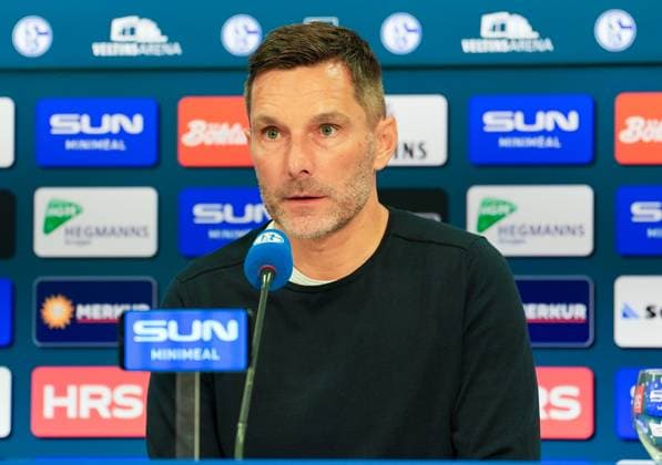 Stefan Leitl Head Coach, Hertha BSC at the press conference GER, FC Schalke 04 vs Hertha BSC, Football, 2 Bundesliga, Matchday 1, Season 2025 2026, 01 08 2025 DFL REGULATES PROHIBIT ANY USE OF PHOTOGRAPHS AS IMAGE SEQUENCES AND OR QUASI VIDEO GER, FC Schalke 04 vs Hertha BSC, Football, 2 Bundesliga, Matchday 1, Season 2025 2026, 01 08 2025 Gelsenkirchen Copyright: xEibner-Pressefoto ScottxColemanx EP_SCN