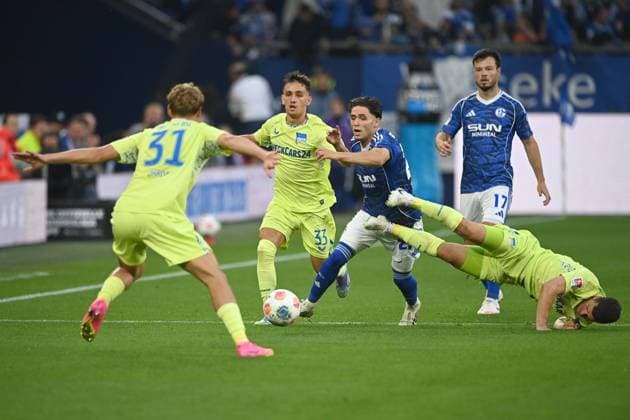 Soufiane EL FAOUZI GE vs Marton DARDAI B , Michal KARBOWNIK B and Diego DEMME B Action, duel, Soccer 2 Bundesliga, Matchday 1, FC Schalke 04 GE Hertha BSC Berlin B 2 1 on 01 08 2025 in Gelsenkirchen Germany DFL regulations prohibit any use of photographs as image sequences and or quasi video Â