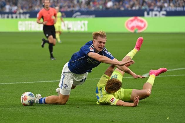 Peter REMMERT GE vs Marton DARDAI B Action, Duel, Soccer 2 Bundesliga, Matchday 1, FC Schalke 04 GE Hertha BSC Berlin B 2 1 on 01 08 2025 in Gelsenkirchen Germany DFL regulations prohibit any use of photographs as image sequences and or quasi video Â