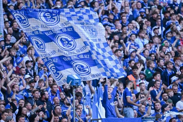 01 08 2025, Soccer, 2 Bundesliga, Season 2025 2026, 1 Matchday, FC Schalke 04 Hertha BSC, Fans and flag FC Schalke 04, xRHR PHOTO YYx Copyright: KROEGER RHR-FOTOx RHR-FOTO YY