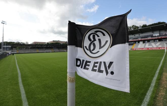 02 08 2025 Soccer Season 2025 2026 2 Soccer Bundesliga 01 Matchday SV Elversberg SVE 1 FC Nürnberg FCN Club Sportfoto Zink DaMa xdaxmax DFL regulations prohibit any use of photographs as image sequences and or quasi video only for editorial use Symbolbild Symbolfoto Feature Impression Eckfahne SV Elversberg