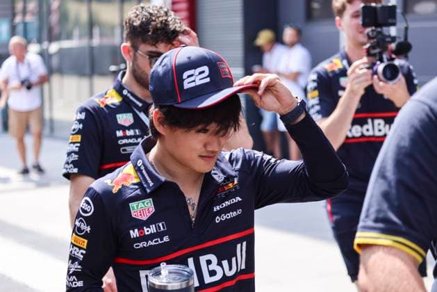 F1 Grand Prix Of Hungary - Practice Session Yuki Tsunoda of Japan driver of the F1 race car No¯22, the Red Bull Racing RB21 for the Oracle Red Bull Racing Formula One Team, before the practice session ahead of the Formula One Lenovo Hungarian Grand Prix 2025 at the Hungaroring. Budapest, Hungary on August¯2,¯2025. Budapest Hungary  Copyright: xNicolasxEconomoux originalFilename:economou-notitle250802_npWTP.jpg