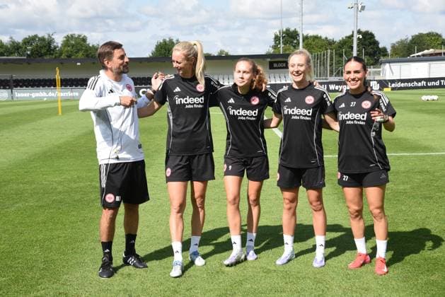 02 08 2025 xhpx Dreieich, maxworx Sportpark Women Eintracht Frankfurt Training Nikolaos Arnautis Coach Eintracht Frankfurt Women with the newcomers Amanda Ilestedt, Jane Teulings Rebecka Blomqvist , Ereleta Memetir Eintracht Frankfurt Women