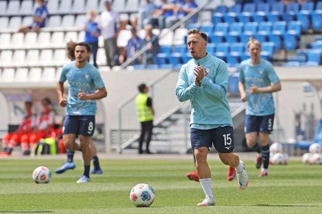 02 08 2025, xtvx, Fussball 2 Bundesliga, SV Darmstadt 98 VfL Bochum v l Felix Passlack VfL Bochum thanks the fans, applauds the fans DFL DFB REGULATIONS PROHIBIT ANY USE OF PHOTOGRAPHS as IMAGE SEQUENCES and or QUASI VIDEO Darmstadt