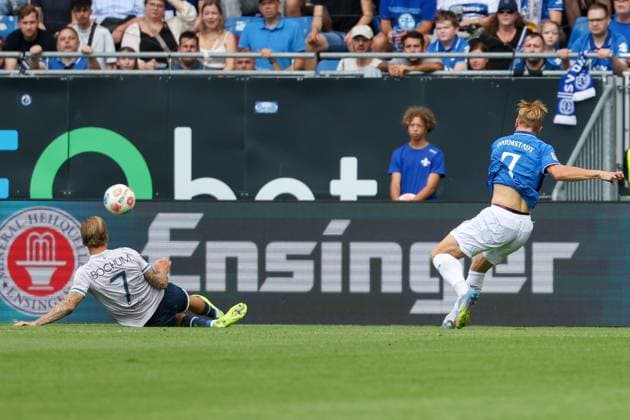 2025 08 02 xJFAx 2 Bundesliga Season 2025 26 1 Matchday SV Darmstadt 98 VFL Bochum v l , Kevin Vogt VFL Bochum , Isac Alexi Sivert Lidberg SV Darmstadt 98 scores the goal for 1 0 DFL DFB REGULATIONS PROHIBIT ANY USE OF PHOTOGRAPHS as IMAGE SEQUENCES and or QUASI VIDEO Copyright: JoaquimxFerreira