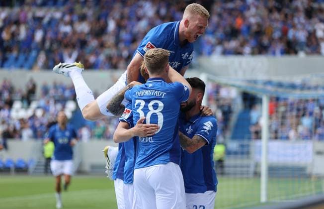 02 08 2025, xdcx, Soccer 2 Bundesliga, SV Darmstadt 98 VfL Bochum, emonline, emspor, despor, v l , Goal celebration, celebrate the goal, Kai Klefisch SV Darmstadt 98 DFL DFB REGULATIONS PROHIBIT ANY USE OF PHOTOGRAPHS AS IMAGE SEQUENCES AND OR QUASI VIDEO Copyright: HMBxMedia Claus