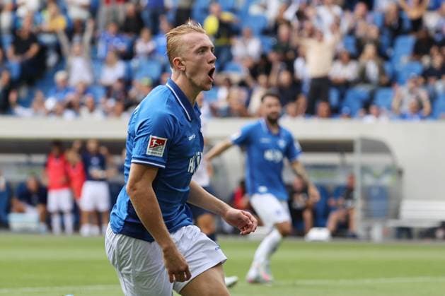 02 08 2025, xtvx, Fußball 2 Bundesliga, SV Darmstadt 98 VfL Bochum v l Goal scored, Tor zum 1 0 Isac Lidberg SV Darmstadt 98 Torjubel, Goal celebration, celebrate the goal, celebrates scoring DFL DFB REGULATIONS PROHIBIT ANY USE OF PHOTOGRAPHS as IMAGE SEQUENCES and or QUASI VIDEO Darmstadt