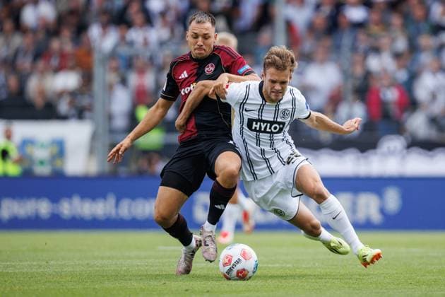 Tom Zimmerschied SV 07 Elversberg in duel with Julian Justvan 1 FC Nuernberg , SV Elversberg vs 1 FC Nuernberg, Soccer, 2 Bundesliga, 1 Matchday, Season 2025 2026, 02 08 2025 DFB regulations prohibit any use of photographs as image sequences and or quasi video SV Elversberg vs 1 FC Nuernberg, Soccer, 2 Bundesliga, 1 Matchday, Season 2025 2026, 02 08 2025 Copyright: xEibner-Pressefoto AlexanderxNeisx EP_ANS