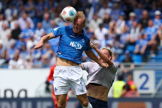 2025 08 02 xJFAx 2 Bundesliga Season 2025 26 1 Matchday SV Darmstadt 98 VFL Bochum v l , Isac Alexi Sivert Lidberg SV Darmstadt 98 , Philipp Strompf VFL Bochum header, header duel DFL DFB REGULATIONS PROHIBIT ANY USE OF PHOTOGRAPHS as IMAGE SEQUENCES and or QUASI VIDEO Copyright: JoaquimxFerreira