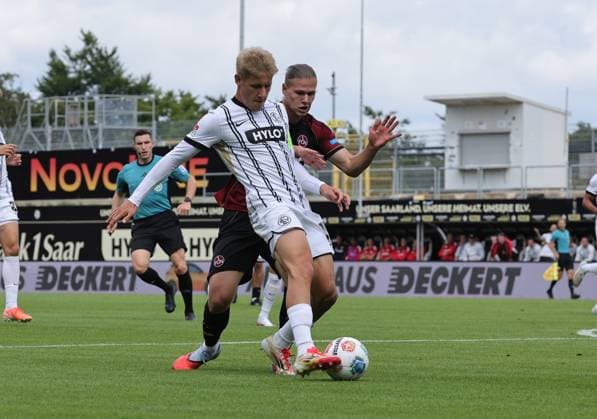 02 08 2025 Soccer Season 2025 2026 2 Soccer Bundesliga 01 Matchday SV Elversberg SVE 1 FC Nuremberg FCN Club Sportfoto Zink DaMa xdaxmax DFL regulations prohibit any use of photographs as image sequences and or quasi video only for editorial use Lukas Pinckert 19, SV Elversberg Artem Stepanov 11, 1 FC Nuremberg FCN