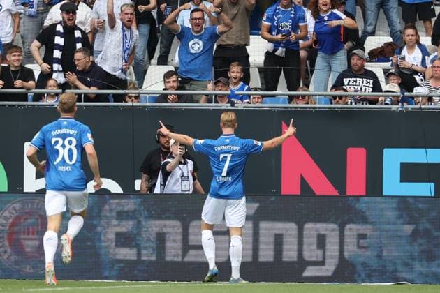 2025 08 02 xJFAx 2 Bundesliga Season 2025 26 1 Matchday SV Darmstadt 98 VFL Bochum v l , Isac Alexi Sivert Lidberg SV Darmstadt 98 Torjubel, Goal celebration, celebrate the goal DFL DFB REGULATIONS PROHIBIT ANY USE OF PHOTOGRAPHS as IMAGE SEQUENCES and or QUASI VIDEO Copyright: JoaquimxFerreira