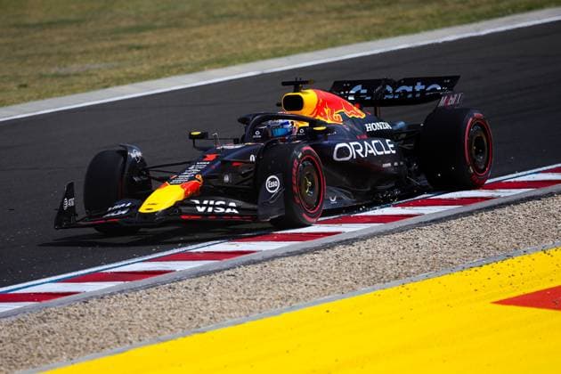 F1 - HUNGARIAN GRAND PRIX 2025 01 VERSTAPPEN Max (nld), Red Bull Racing RB21, action during the 2025 Formula 1 Lenovo Hungarian Grand Prix, 14th round of the 2025 FIA Formula One World Championship, WM, Weltmeisterschaft from August 1 to 3, 2025 on the Hungaroring, in Mogyorod, Hungary - MogyorodHungary  Copyright: xXavixBonillax